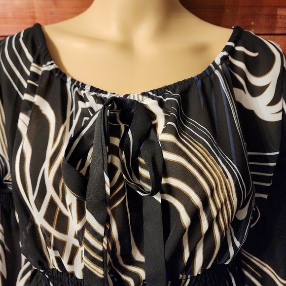 Women's blouse - Picture 4 of 7